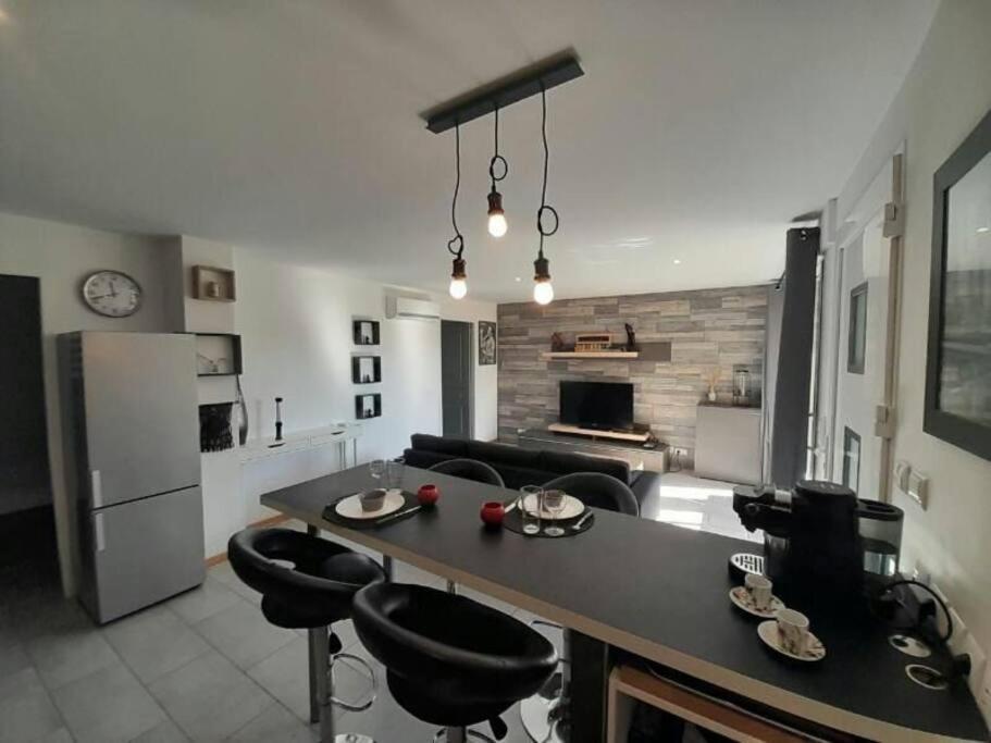 Appartement Spacieux &Tres Calme. Spacious & Very Quiet Apartment. Carros Exterior foto