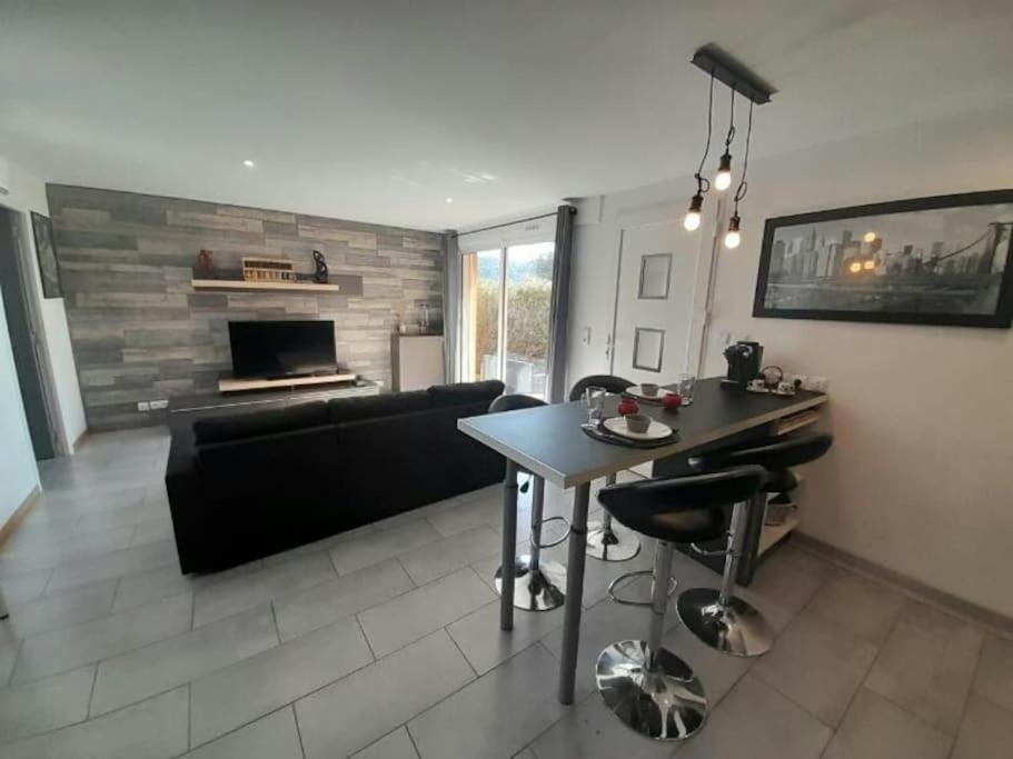 Appartement Spacieux &Tres Calme. Spacious & Very Quiet Apartment. Carros Exterior foto