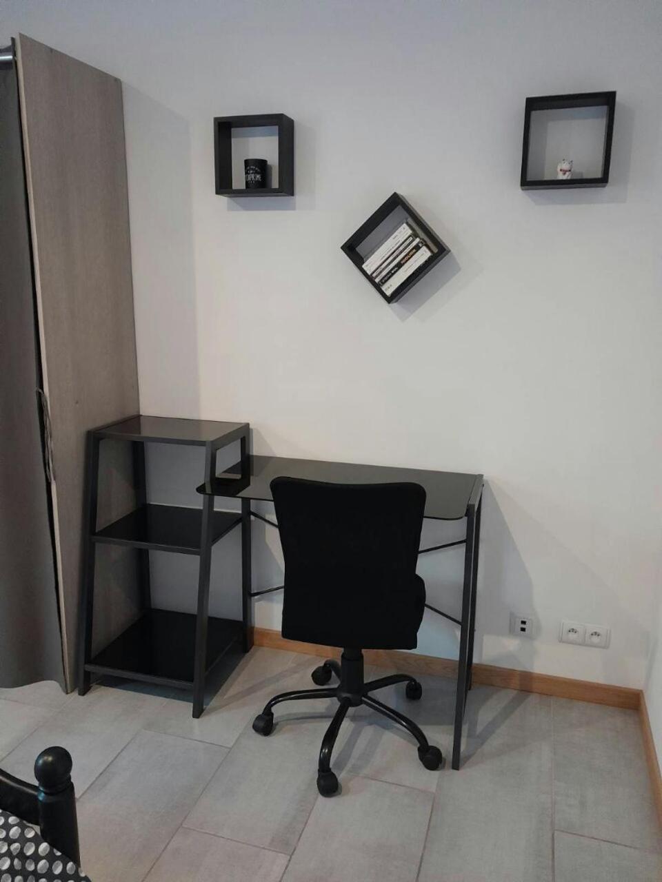 Appartement Spacieux &Tres Calme. Spacious & Very Quiet Apartment. Carros Exterior foto